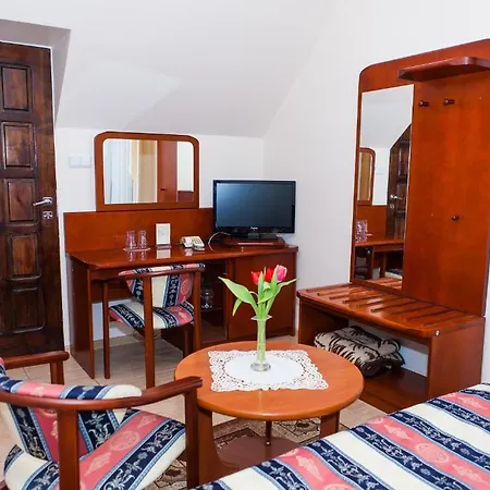 ホテル Rebajlo 2*